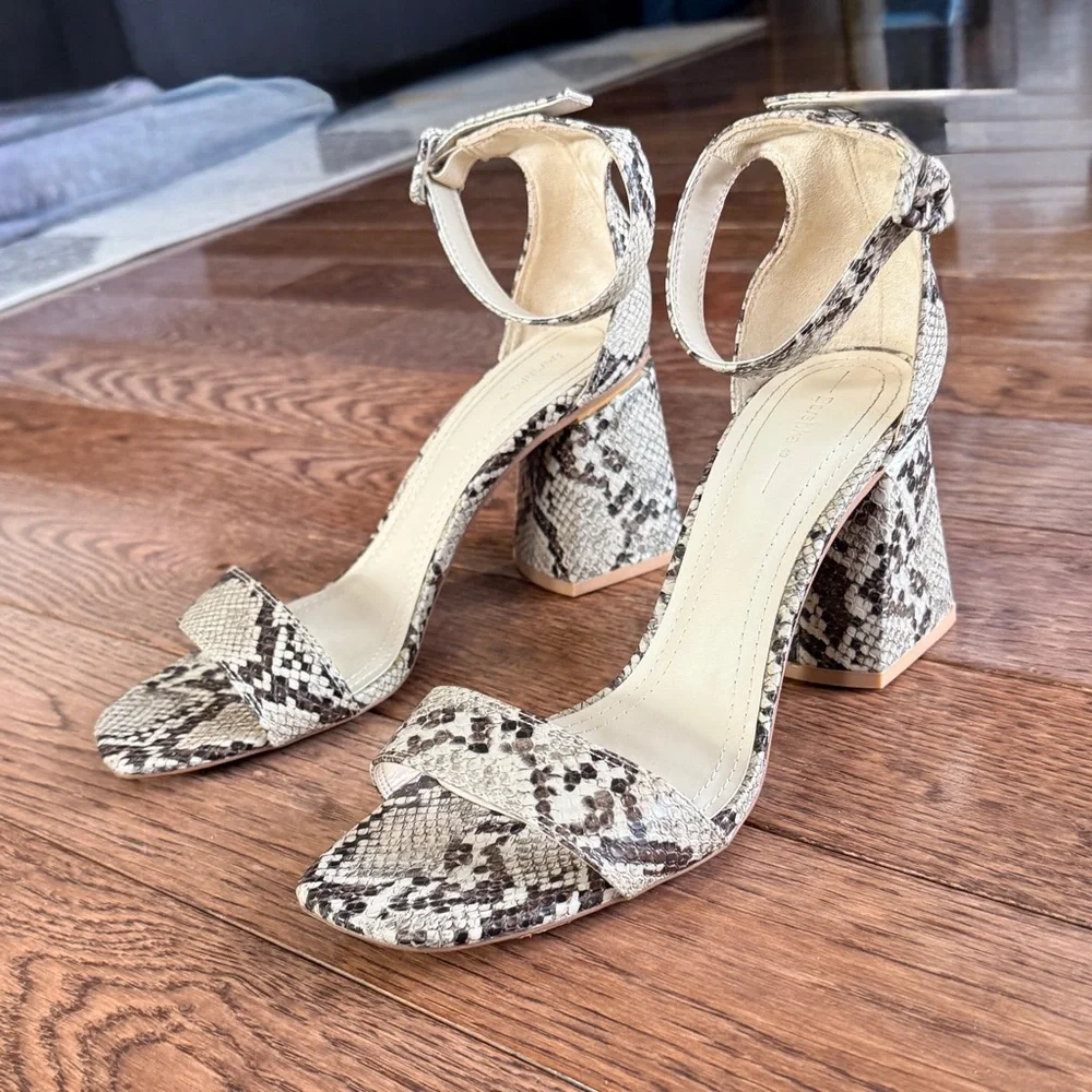 Bershka Snakeskin Heels Square Toe Block Heel Sandals Size 9 Chic Trendy Neutral